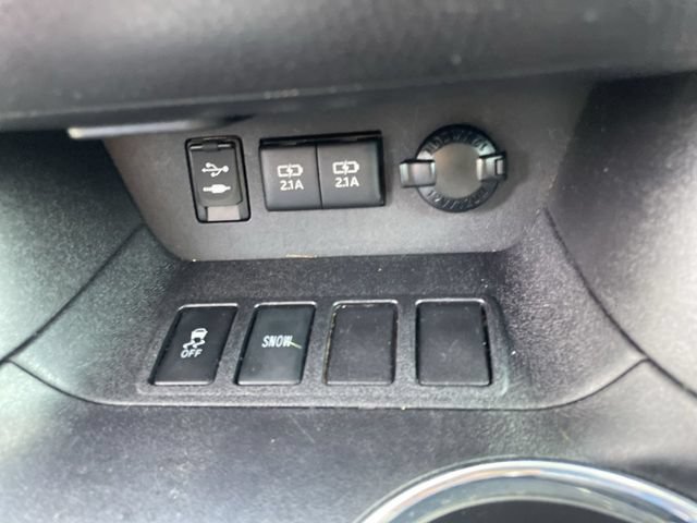 Used 2018 Toyota Highlander LE FWD image 21