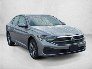 Used 2024 Volkswagen Jetta SE FWD video 3