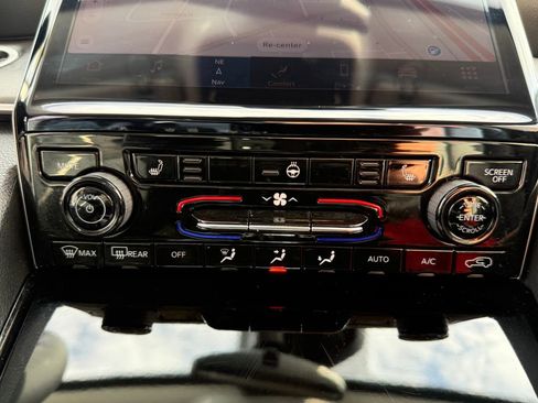 Used 2023 Jeep Grand Cherokee Limited w/ Black Appearance Package image 24