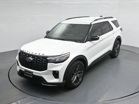 Certified 2025 Ford Explorer ST-Line w/ Premium Package image 40