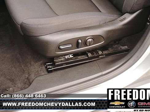 Used 2025 Chevrolet Malibu LT FWD image 30