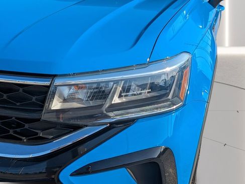 Certified 2023 Volkswagen Taos SE w/ Panoramic Sunroof Package FWD image 7