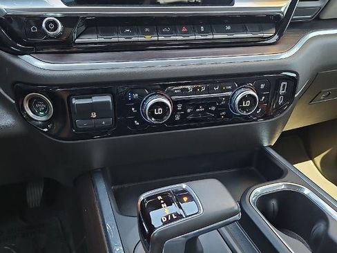 Used 2022 GMC Sierra 1500 SLT AWD/4WD image 27