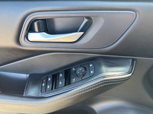 Used 2025 Nissan Rogue SV FWD image 26