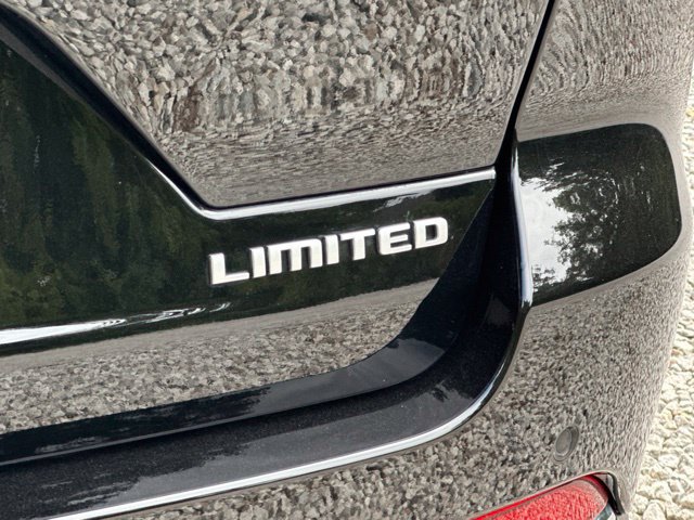 Used 2024 Jeep Grand Cherokee Limited AWD/4WD image 13