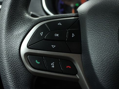 Used 2019 Jeep Cherokee Latitude w/ Popular Appearance Group image 20