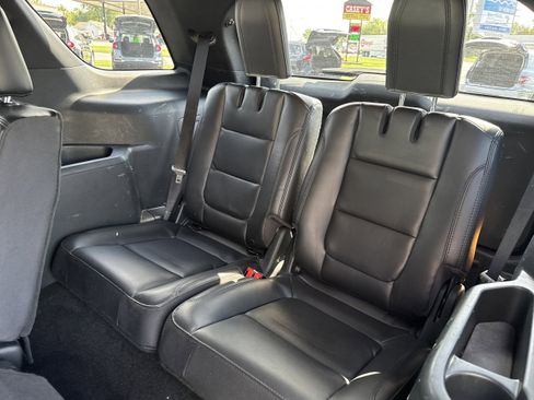 Used 2018 Ford Explorer XLT w/ Equipment Group 202A image 8