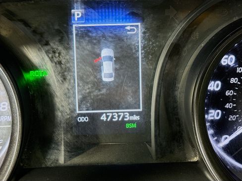 Used 2024 Toyota Camry SE w/ Cold Weather Package FWD image 16