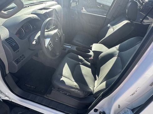 Used 2015 Nissan Frontier SL w/ Moonroof Package image 12