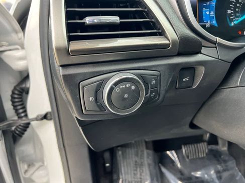 Used 2017 Ford Fusion SE w/ Fusion SE Technology Package image 14