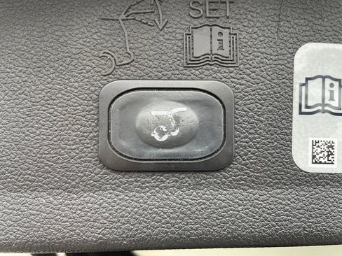 Used 2018 Ford Escape Titanium w/ Ford Safe & Smart Package image 8