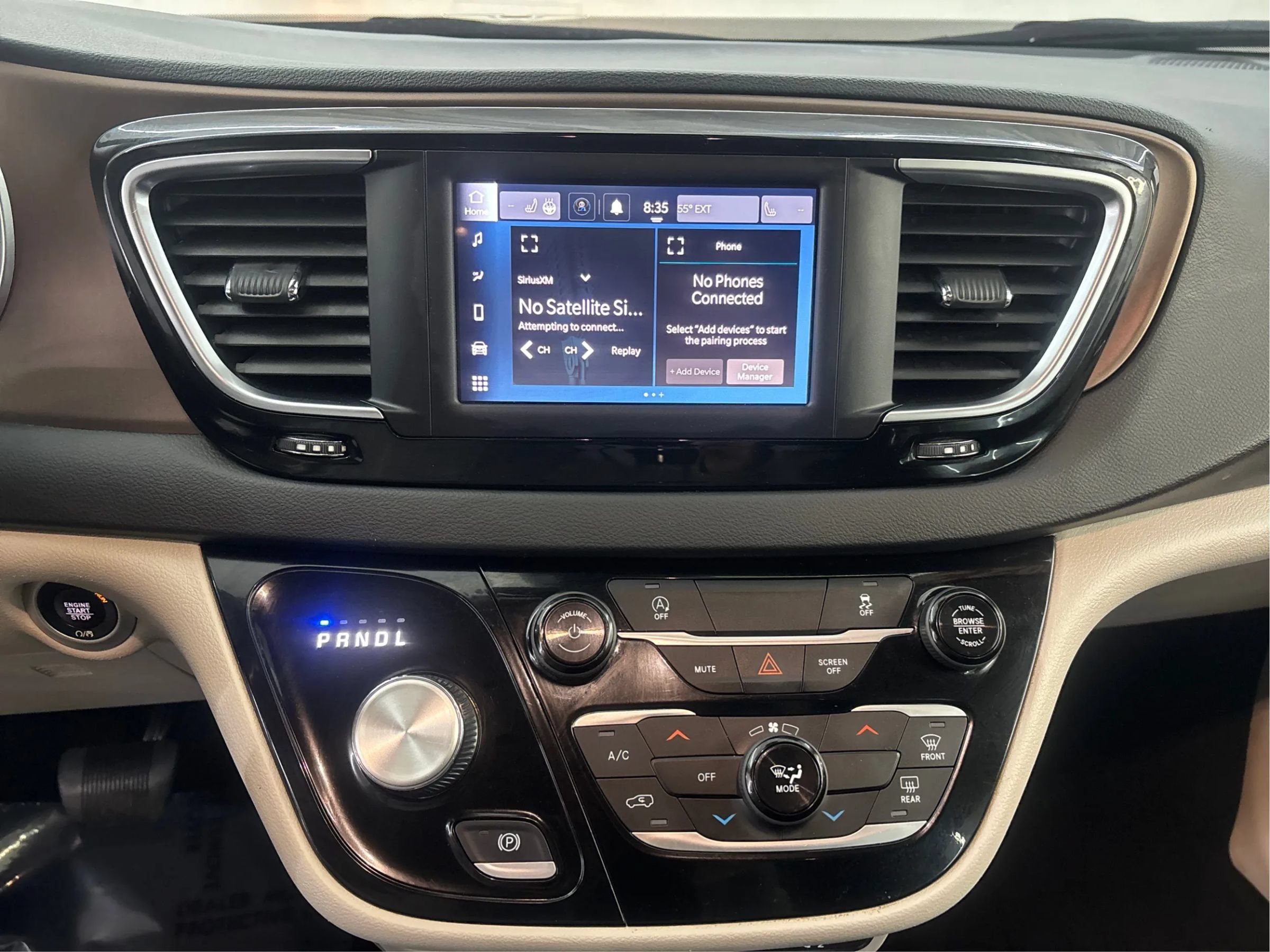 Used 2023 Chrysler Voyager LX FWD image 19
