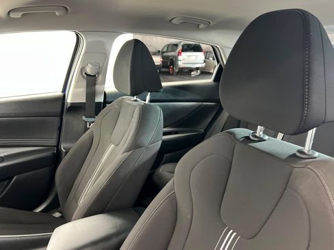 Used 2023 Hyundai Elantra SEL w/ Convenience Package image 17