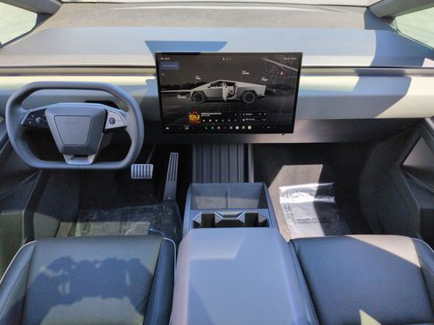 Used 2025 Tesla Cybertruck AWD Crew Cab image 29