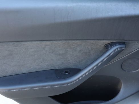 Used 2021 Tesla Model Y Long Range image 30