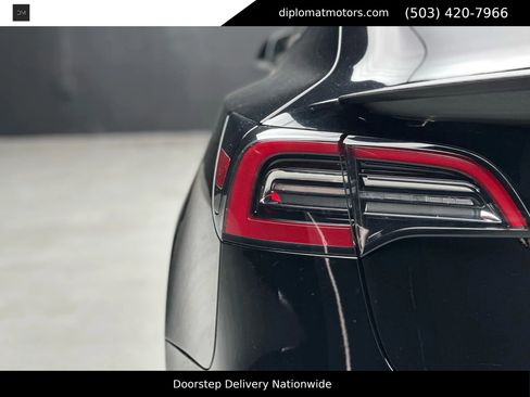 Used 2023 Tesla Model 3 Performance image 15