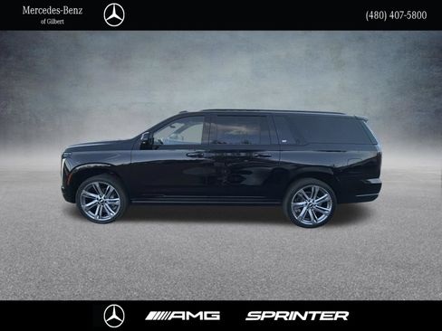 Used 2025 Cadillac Escalade ESV Sport Platinum AWD/4WD image 3