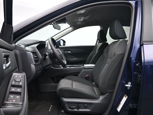 Used 2025 Nissan Rogue SV image 22