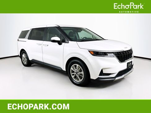 Used 2024 Kia Carnival LX image 1