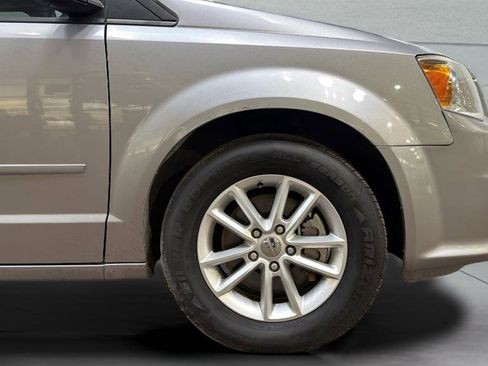 Used 2016 Dodge Grand Caravan SXT w/ Rear Park Assist Package image 33