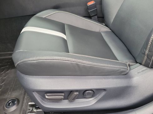Used 2025 Toyota Camry SE w/ Convenience Package FWD image 22
