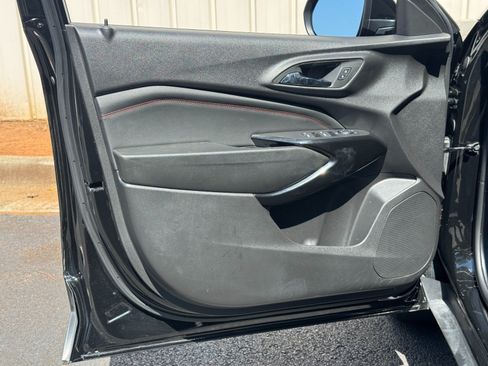 Used 2025 Chevrolet Trax RS FWD image 38