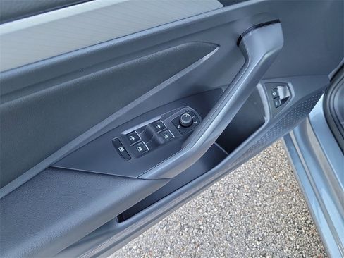 Certified 2021 Volkswagen Jetta SE image 17