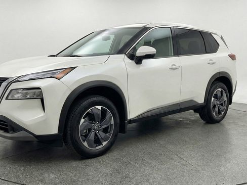 Used 2025 Nissan Rogue SV AWD/4WD image 3
