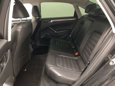 Used 2017 Volkswagen Passat 3.6 SEL Premium image 18