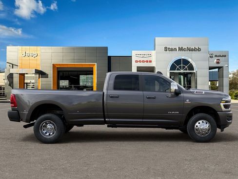 New 2026 RAM 3500 Laramie AWD/4WD image 21