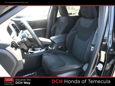 Used 2016 Jeep Cherokee Latitude w/ Comfort/Convenience Group FWD image 18