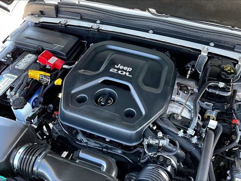 Used 2022 Jeep Wrangler Unlimited Sahara AWD/4WD image 32