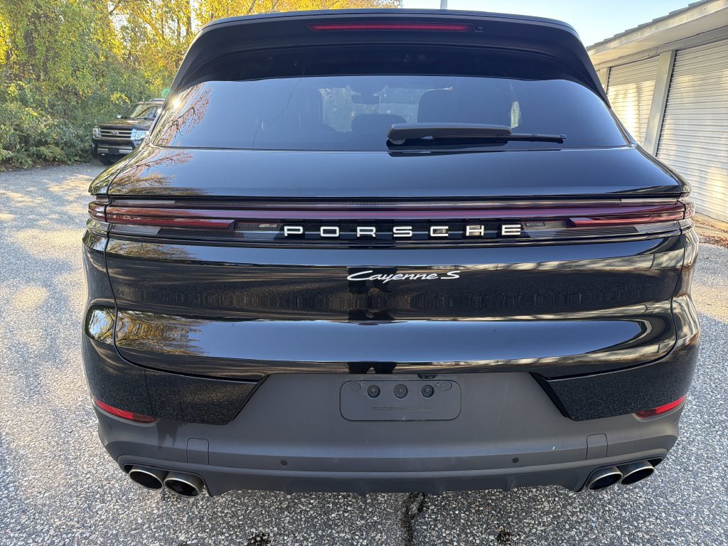 Used 2025 Porsche Cayenne S AWD/4WD image 4