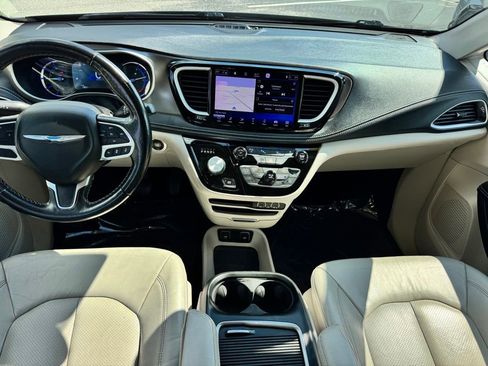 Used 2021 Chrysler Pacifica Touring-L FWD image 26