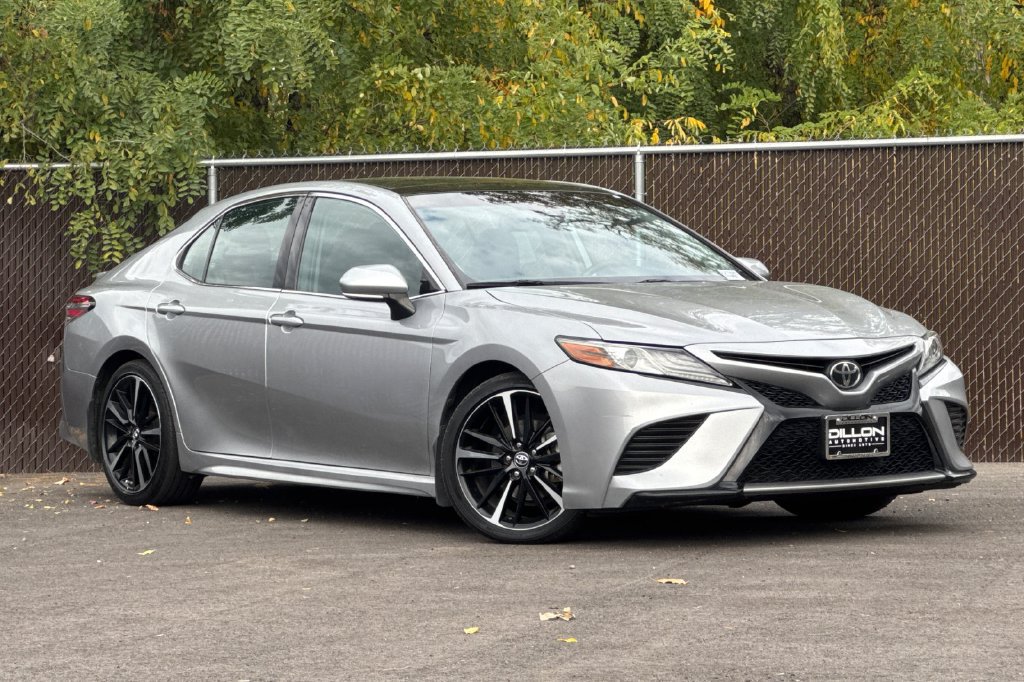 Used 2019 Toyota Camry XSE FWD image 2