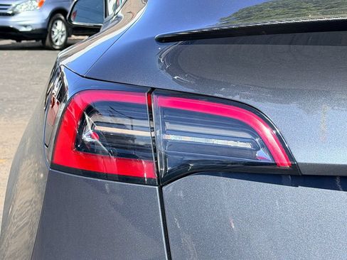 Used 2022 Tesla Model Y Performance AWD/4WD image 10