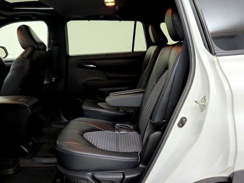 Used 2023 Toyota Highlander XSE AWD/4WD image 18