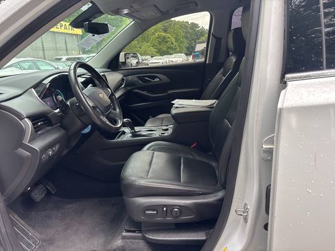Used 2020 Chevrolet Traverse LT w/ LT Premium Package FWD image 11