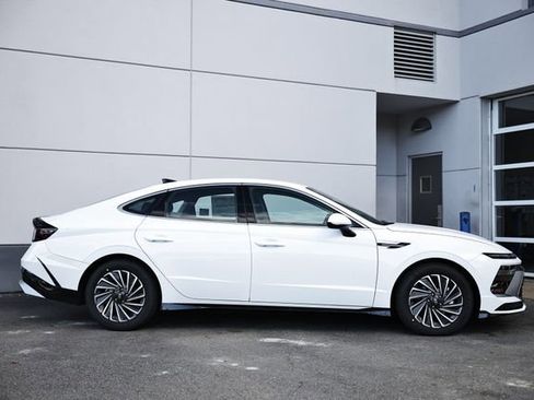 New 2025 Hyundai Sonata SEL image 2