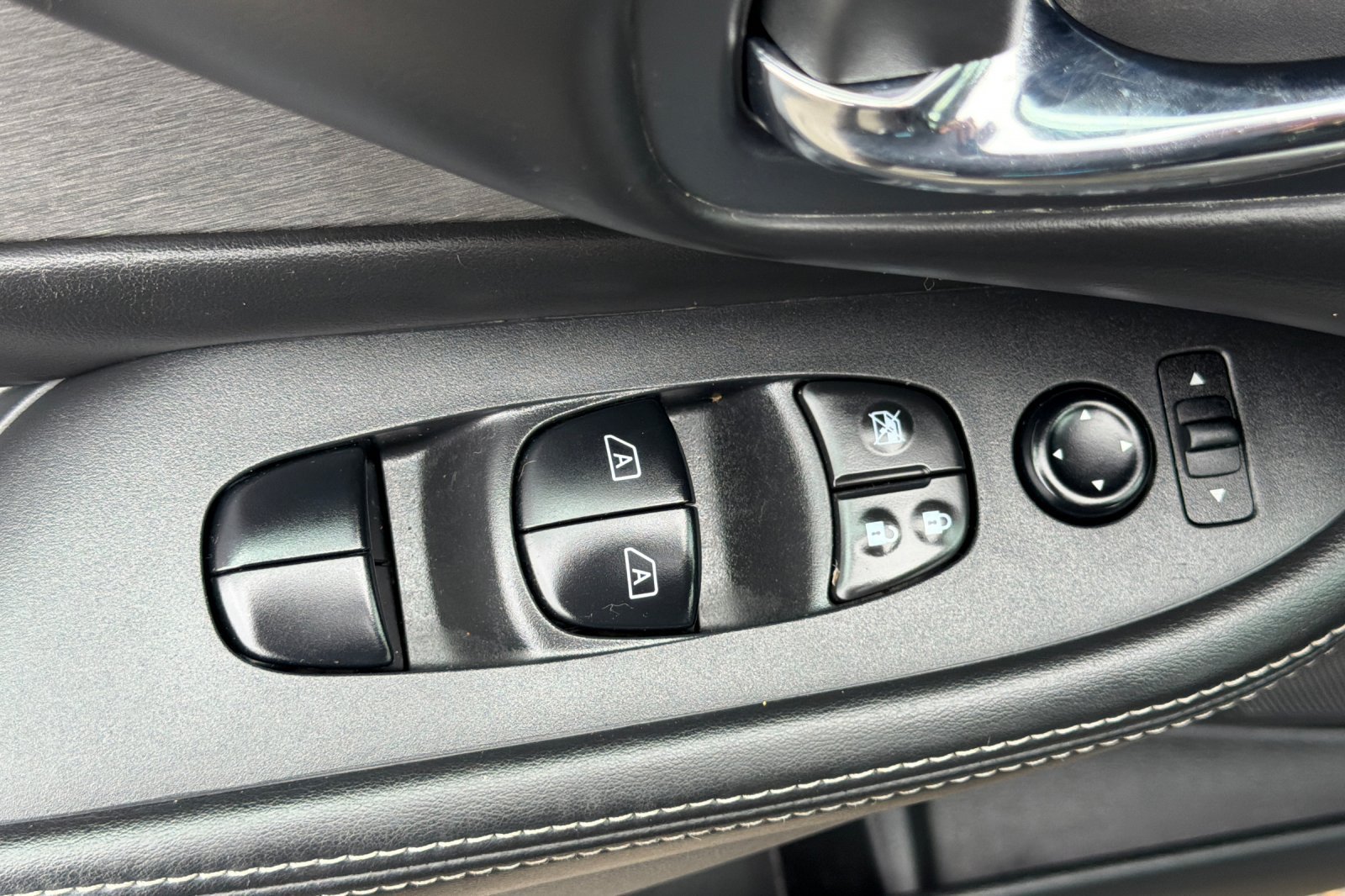 Used 2021 Nissan Murano SV AWD/4WD image 17
