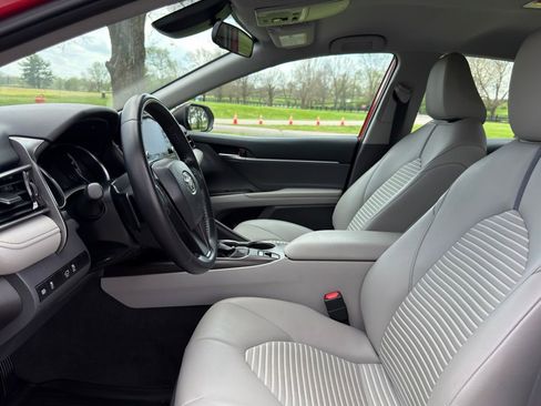 Used 2021 Toyota Camry SE image 17