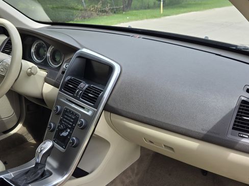 Used 2013 Volvo XC60 3.2 Premier Plus FWD image 25