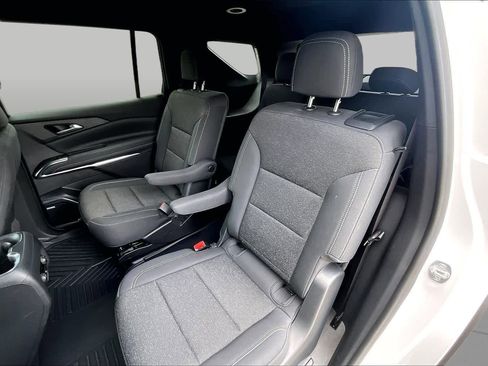 Used 2024 Chevrolet Traverse LT w/ Enhanced Driving Package FWD image 19