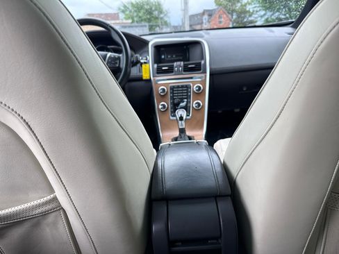 Used 2015 Volvo XC60 T6 Platinum w/ Inscription Package AWD/4WD image 38