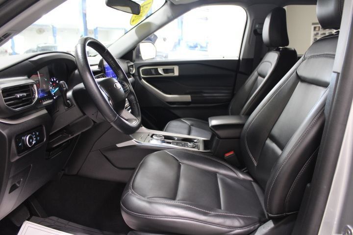 Used 2023 Ford Explorer XLT w/ Equipment Group 202A AWD/4WD image 21