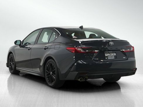 Used 2025 Toyota Camry SE image 3