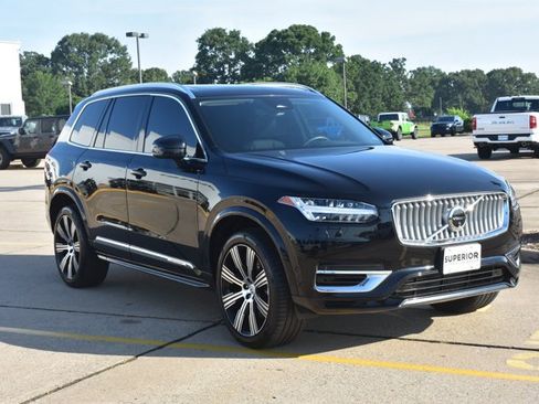 Used 2024 Volvo XC90 T8 Plus w/ Protection Package Premier AWD/4WD image 3
