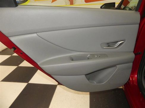 Used 2025 Hyundai Elantra SEL FWD image 30