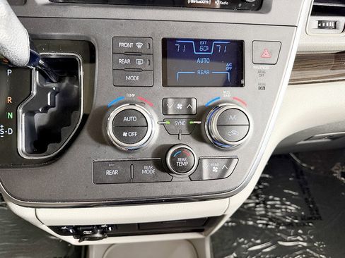 Used 2018 Toyota Sienna XLE w/ XLE Navigation Package AWD/4WD image 68