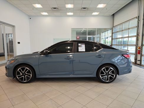 Used 2025 Nissan Sentra SR FWD image 6